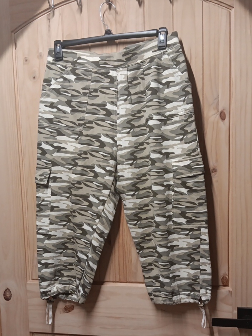Cato Women's Camo Cargo Capris